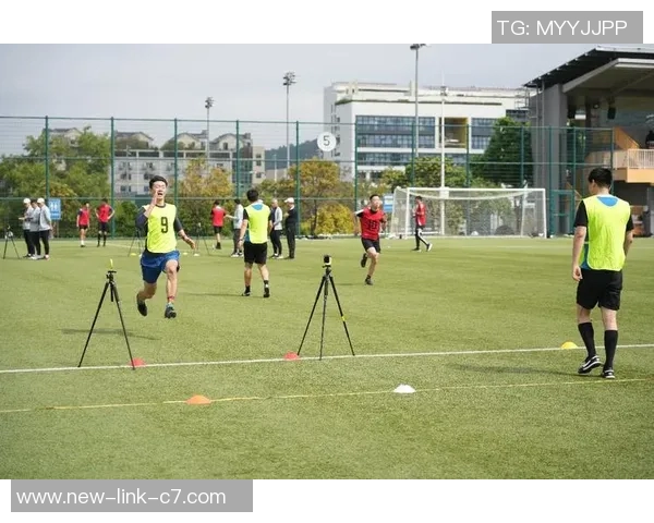 提升业余足球运动员体能训练效果的科学方法与实用技巧分享